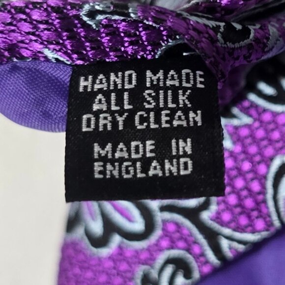 Duchamp London Hand Made in England Silk Necktie Purple Floral 3 1/2" x 59 1/2" - Picture 6 of 6